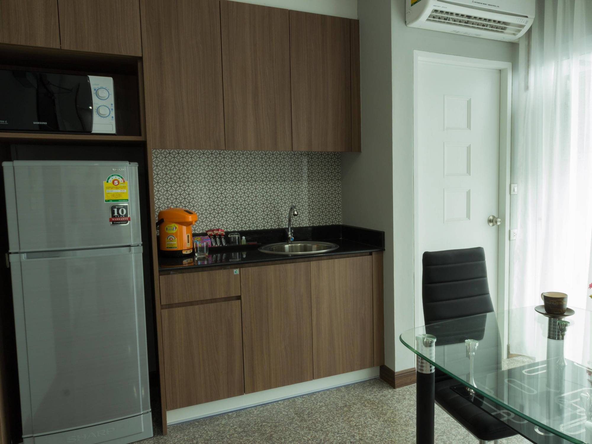 Modernbright Laemchabang Aparthotel Bang Lamung Exterior photo